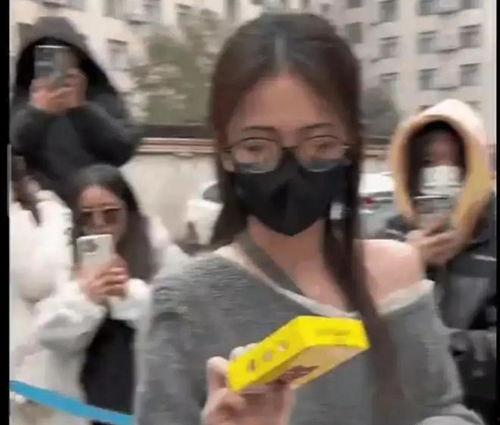 娱乐八卦姐妹吃瓜直播视频,娱乐八卦姐妹吃瓜现场，精彩瞬间一网打尽！